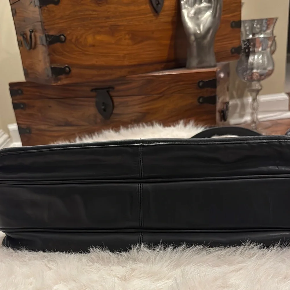 Vintage Coach Black Leather Men’s Briefcase pre-owned.